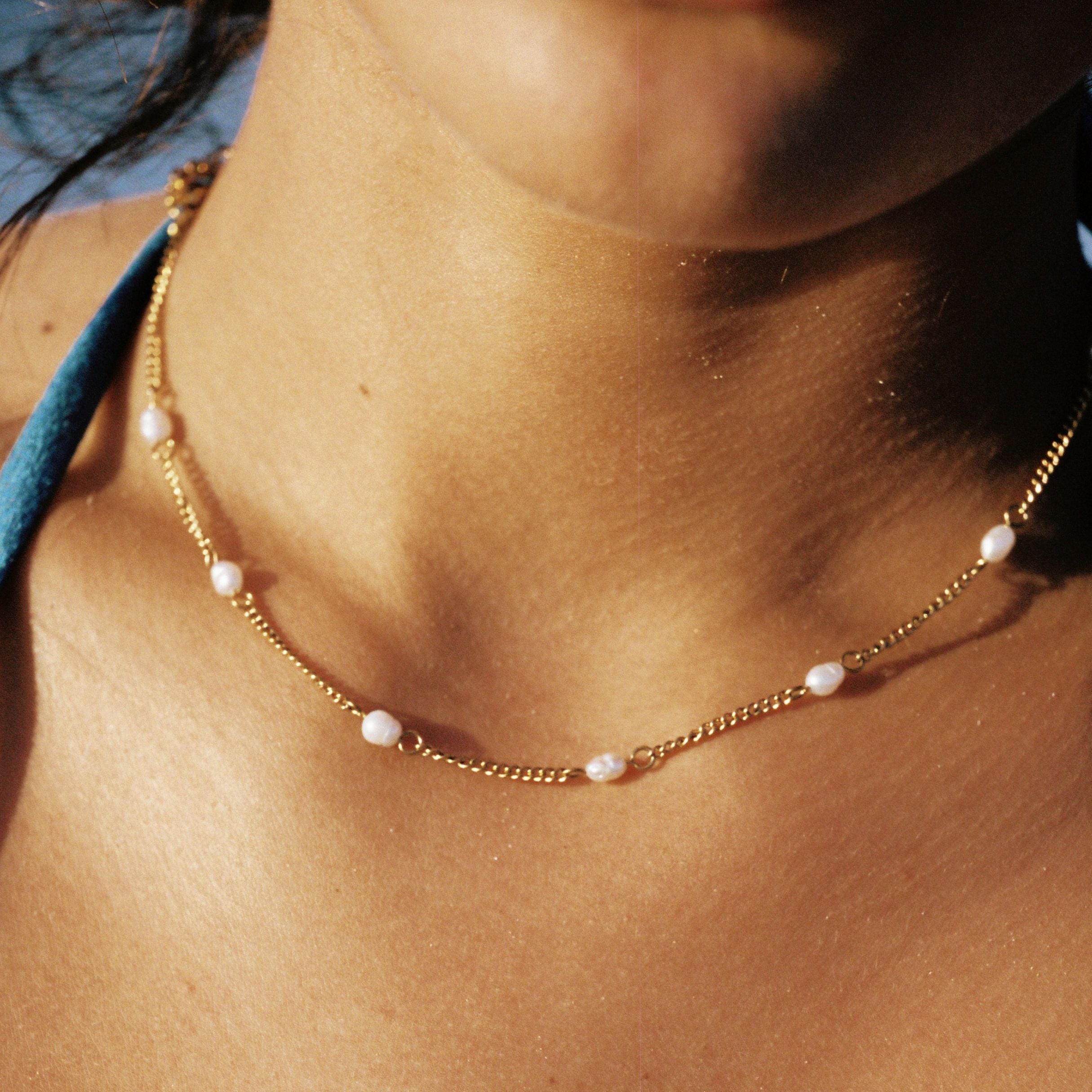 Pearl Choker Dainty