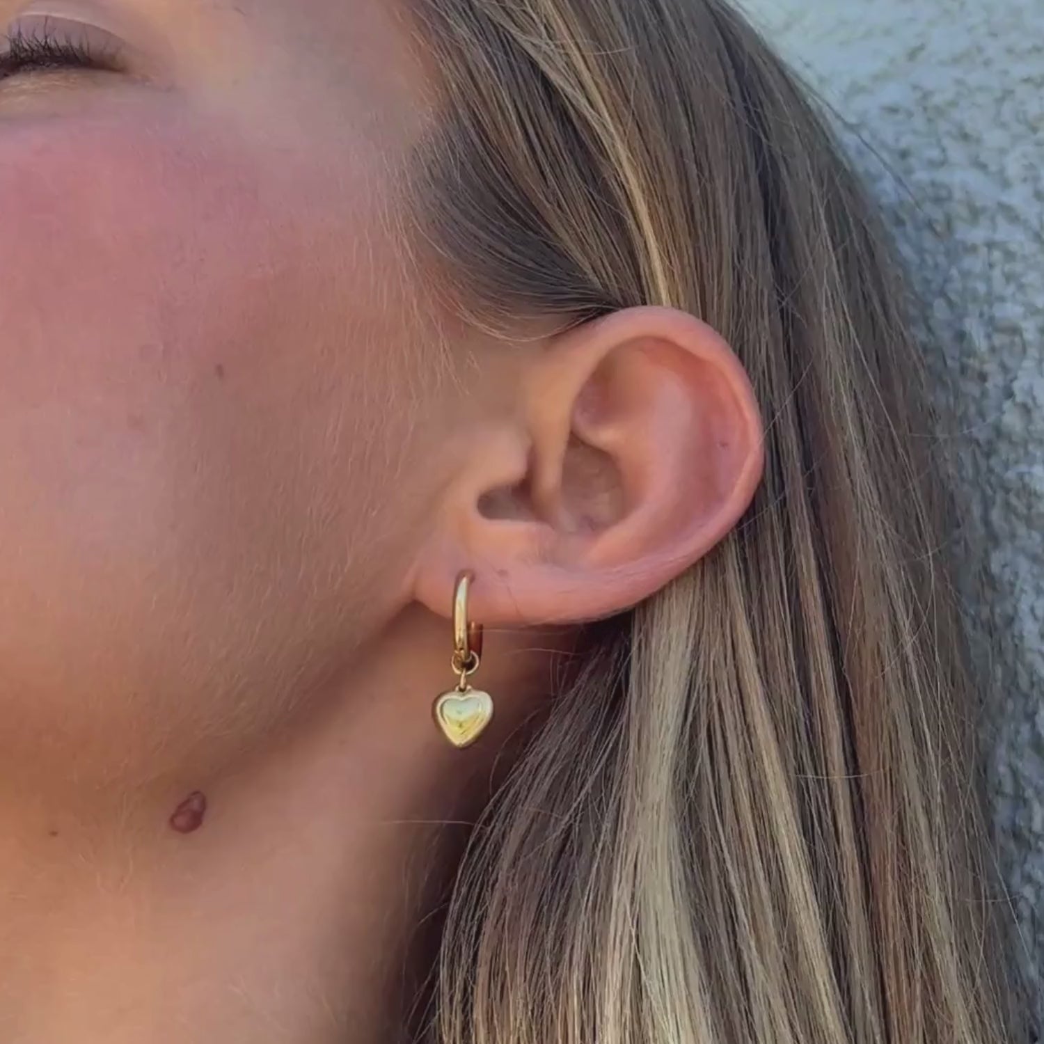 gold-heart-hoop-earrings-video-preview