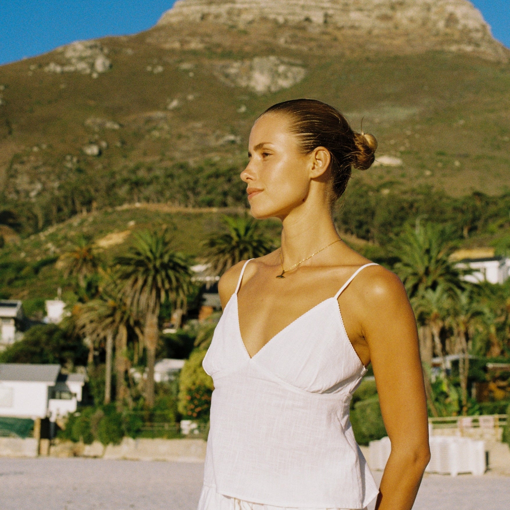 whale-tail-necklace-outdoor-look